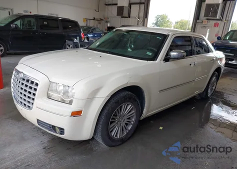 2010 Chrysler 300 Touring/Signature Series/Executive Series from USA, damaged, VIN 2C3CA5CV6AH306815